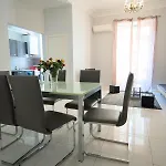 דירה Designer Flat *