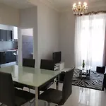 דירה Designer Flat